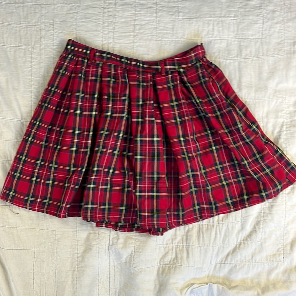Red plaid pleated skirt